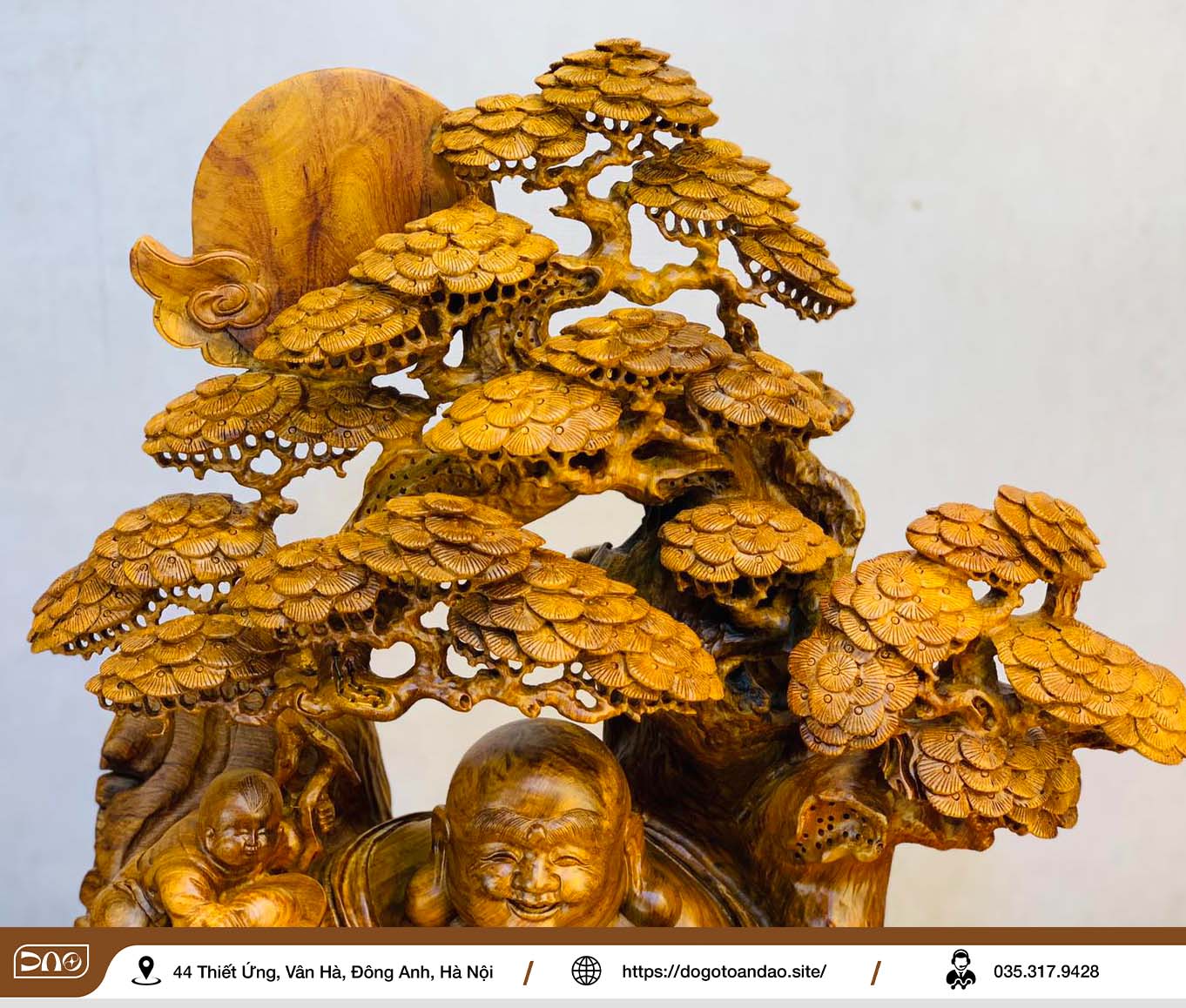 Tượng Di Lặc Ngũ Phúc ngồi gốc cây tùng gỗ Hương Nu là một tác phẩm nghệ thuật độc đáo
